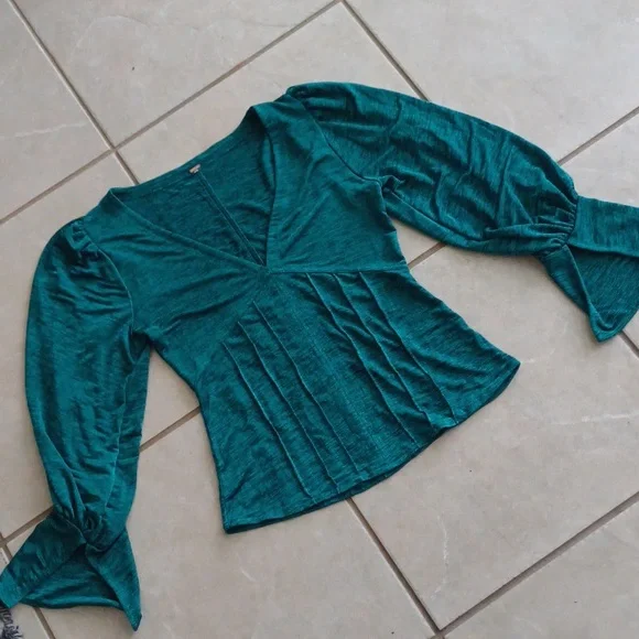 Free People Killer Queen Tee Top in shimmer green St. Patricks Day M - Picture 12 of 12